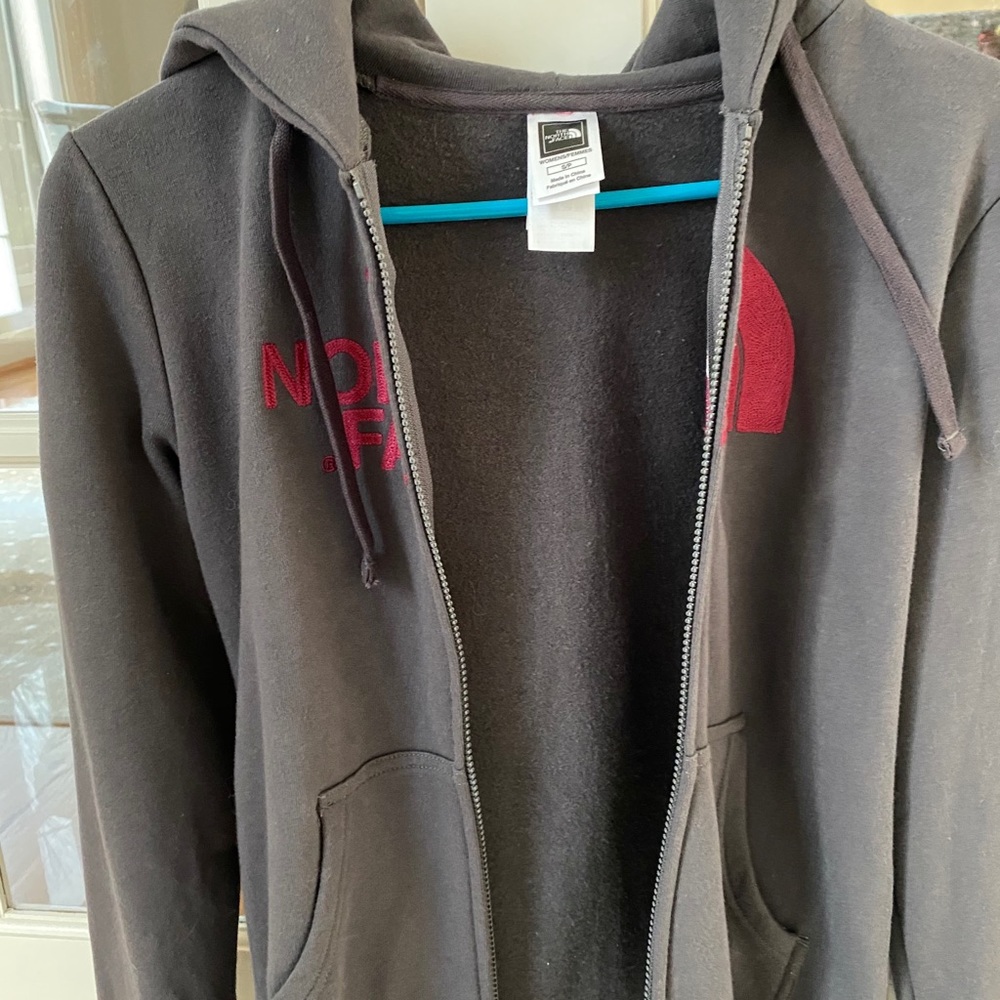 Women’s Full Zip Northface Hoodie.